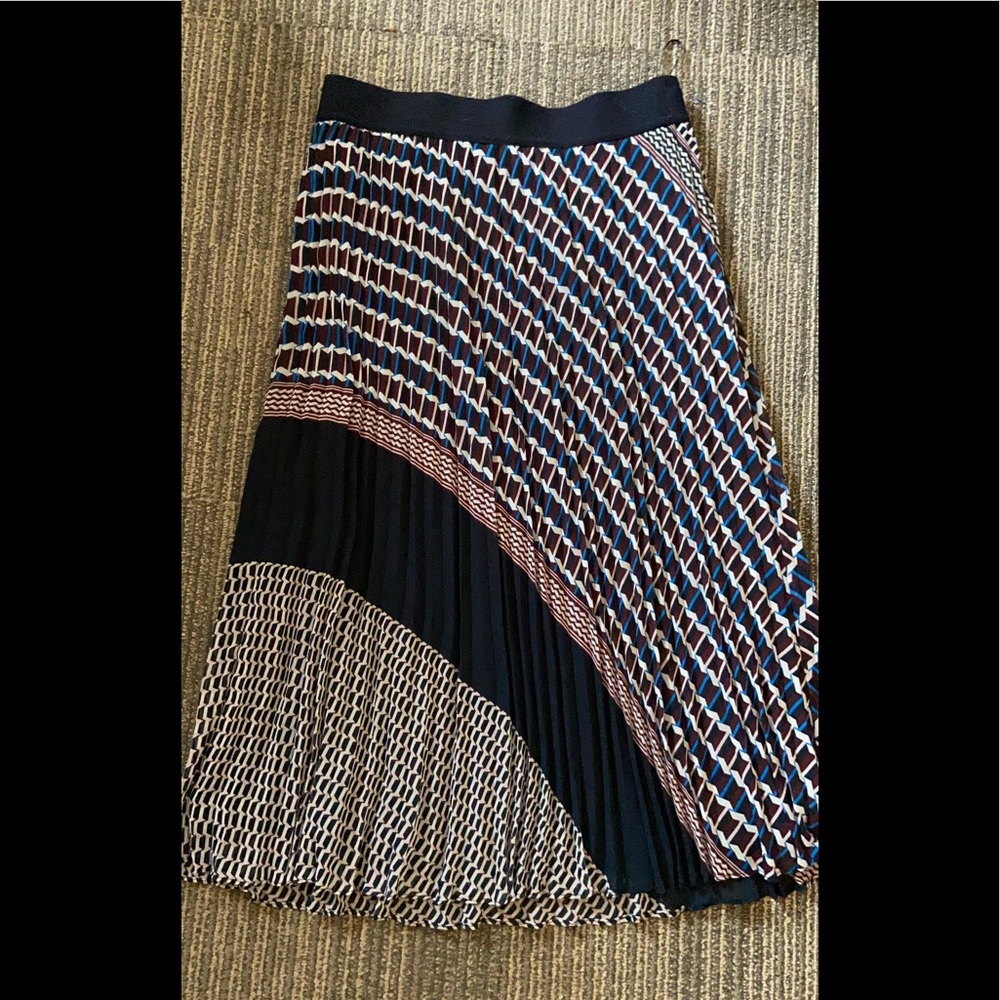 DKNY skirt. Silk chiffon medium